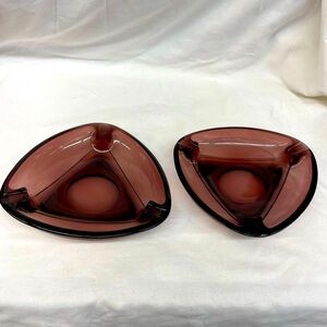 Vintage (2) hazel atlas capri purple soft triangle ashtrays 3/14/5